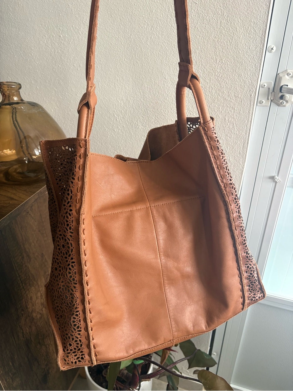 The Sak NWT Los Feliz Tan Leather Tote with Cutout Design & Tassel Accent - Picture 4 of 7